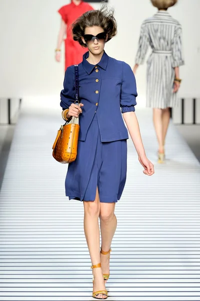 Look 24